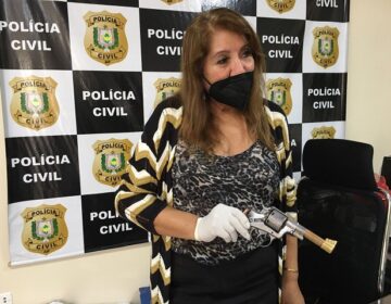 Homem chama ex-esposa para dar dinheiro do natal dos filhos e tenta matá-la