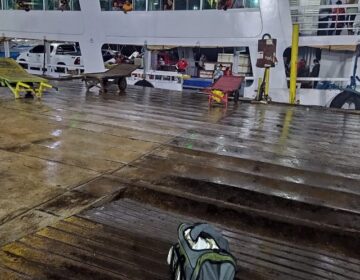 Passageira contrata estivador para carregar bagagem com 9 kg drogas