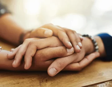 Temos aliviado a vida de alguém? Ouça