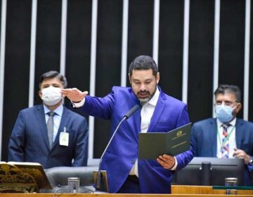 Policial federal assume vaga de Vinícius Gurgel na Câmara