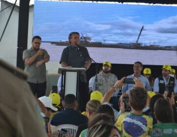 No Amapá, Bolsonaro acompanha obra que levará internet a 10 milhões de pessoas