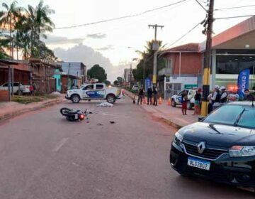 Colisão entre moto e carro de aplicativo deixa mulher morta e condutor em estado grave