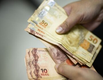 Estado paga salários com 5,6%; folha sobe R$ 15 mi