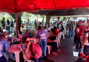 Procura por teste gratuito causa filas gigantescas em Macapá