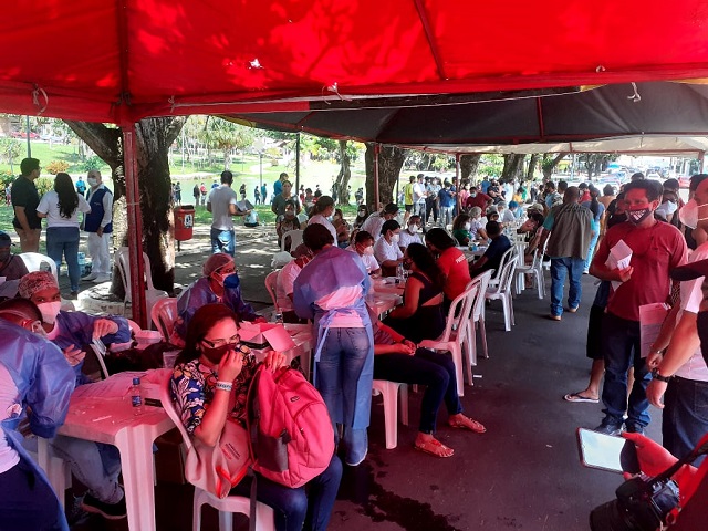 Procura por teste gratuito causa filas gigantescas em Macapá
