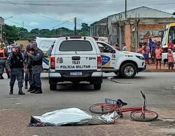 Polícia investiga se menor morto por atirador desconhecido também foi espancado