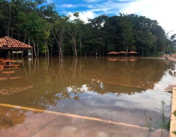Em Pedra, rio contaminado com cianeto está 1,60m acima do normal