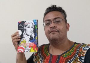 Professor da Unifap lança livro sobre obra de Clara Nunes