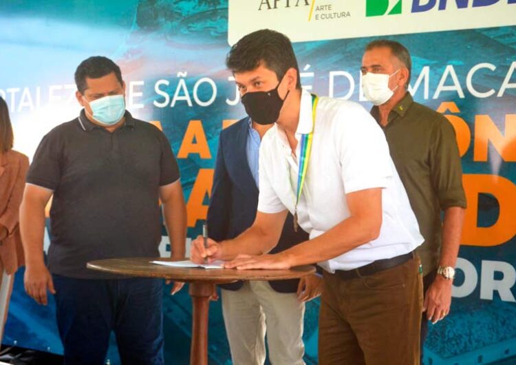 ‘Legado’, diz presidente do BNDES ao assinar contrato para revitalizar Fortaleza e entorno