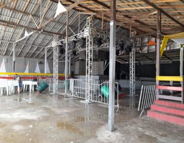 Vizinhos de casa de show denunciam som alto e bagunça no fim de festas