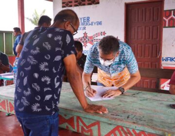 Em assembleia indígena, Clécio recebe carta de caciques