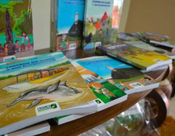 Governo entrega a prefeituras material didático produzido por professores do Amapá