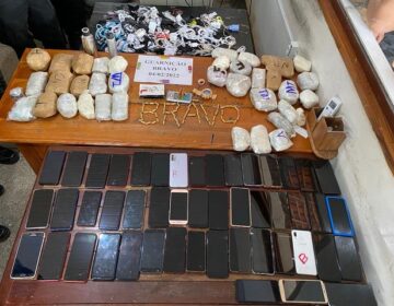 Nutricionista é presa por transportar drogas, celulares e arma para cozinha do Iapen