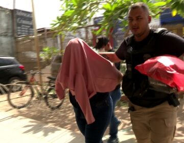 Ex-funcionária é presa com armas furtadas de empresa de vigilância