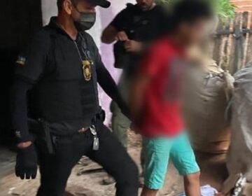 Vizinho é preso por estuprar meninos de 9 e 14 anos que brincavam em sua casa