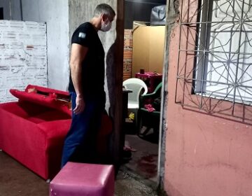 Cabeleireiro leva 10 facadas e morre na porta da casa da mãe
