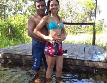 Árvore cai e atinge casal em moto; homem morre na hora