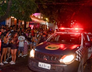 Casas de shows são fechadas por superlotação
