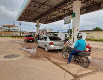 Motoristas preparam o bolso para salto da gasolina