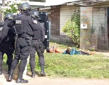 Assaltantes liberam casal de idosos reféns e se entregam