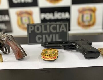 Adolescente de 14 anos é flagrado com arma usada em roubo a residência