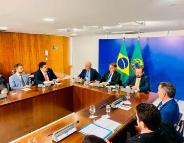 Bolsonaro transfere 1,5 milhão de hectares ao AP: ‘estado passa a ser dono’, diz Davi