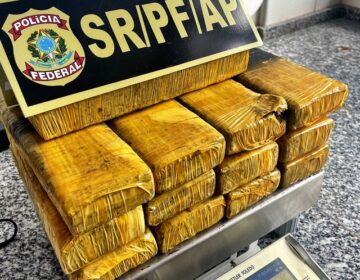 Jovem diz que achava serem roupas encomenda com 7kg de drogas