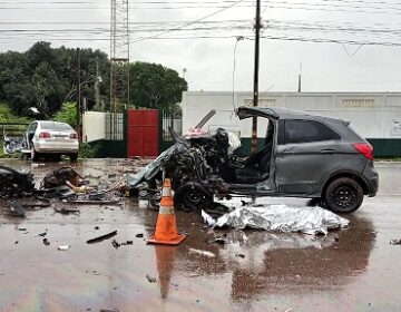 Colisão frontal mata mecânico e deixa professora gravemente ferida