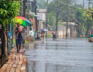 Em Vitória, prefeito tenta culpar enchente por anos de abandono de escolas