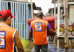 Laranjal intensifica remoção de famílias afetadas por transbordamento do Jari