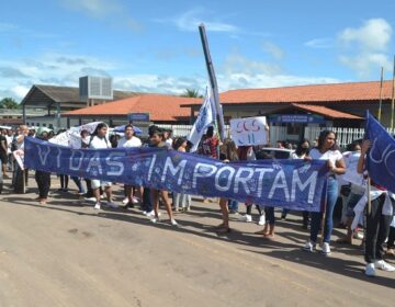 Alunos e professores vítimas de arrastão em escola fazem ato por segurança