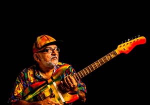 Mestre da guitarrada, Manoel Cordeiro volta aos palcos de Macapá