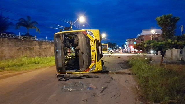 Colisão entre dois ônibus deixa mais de 20 feridos em Macapá