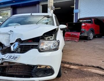 Bombeiro é preso embriagado após se envolver em acidente com dois carros e moto