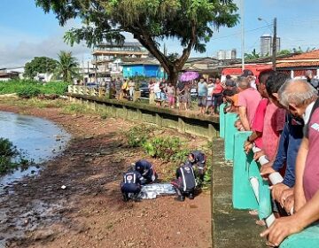 Homem é achado morto na orla com lesões no rosto