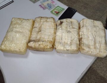 Mulher é presa ao desembarcar com 4kg de cocaína em Santana