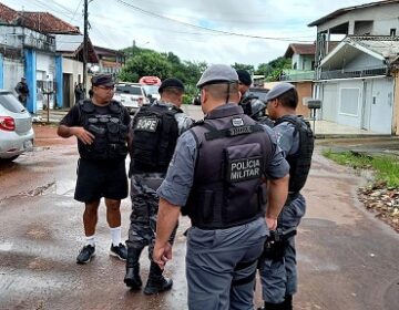 Assaltantes fazem família refém no Renascer
