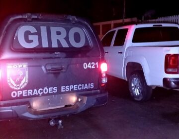 Após balear policial, assaltantes trocam de carro para fugir