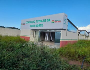 Abandonado, prédio do Conselho Tutelar é invadido e saqueado por usuários de droga