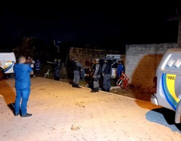 Com espingarda calibre 12, suspeito morre ao confrontar PMs