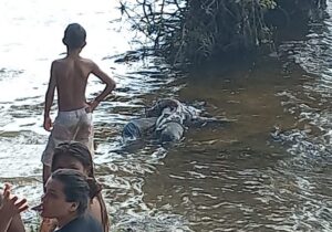 Corpo amarrado com cordas é achado em rio