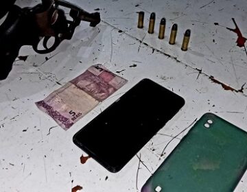 Dupla tenta assaltar policial de folga e acaba baleada