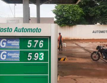 Preço da gasolina volta a casa dos R$ 5 em Macapá; entenda