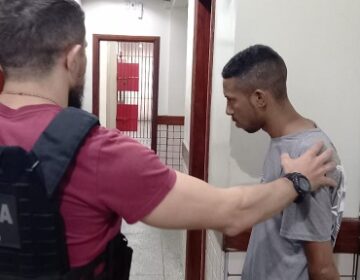Preso acusado de roubar e matar estudante em frente à escola