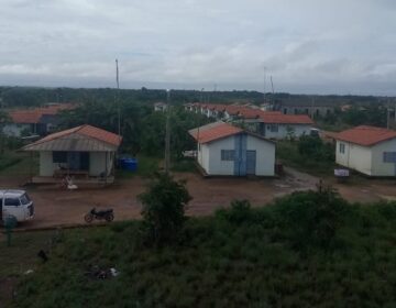 Criança de 1 ano morre ao cair em tanque de peixes