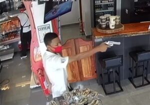 Bandido filmado em roubos morre em confronto com o Bope