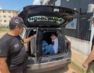 Jovem que deixou esposa deficiente após agressões é preso com drogas