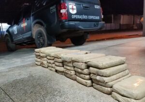 Bope acha 37 kg de crack em fundo falso de carro no Porto de Santana