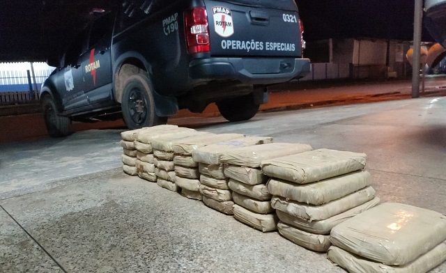 Bope acha 37 kg de crack em fundo falso de carro no Porto de Santana