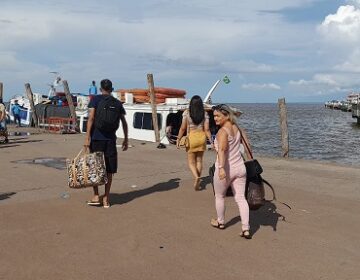 Sem ‘lisos’ e ‘cagões’: afuaenses usam bom humor para convidar macapaenses pro Festival do Camarão